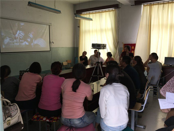 土木工程系师生观看安全教育影片