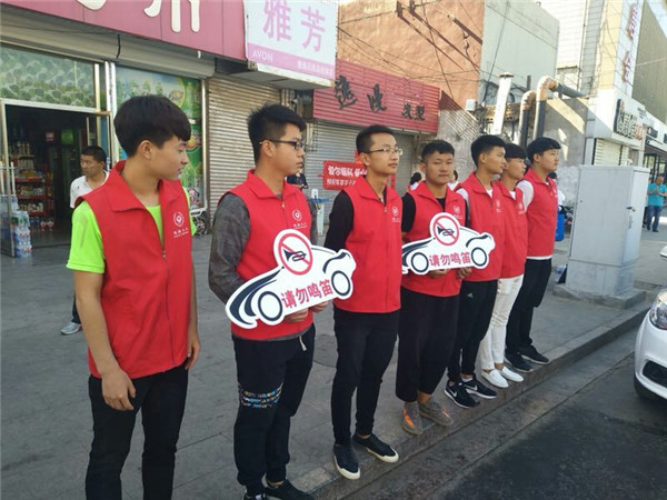 信息工程系志愿者开展爱心助考活动