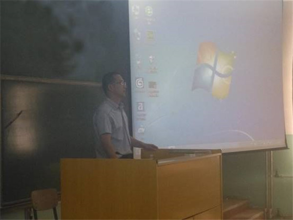 装饰艺术系、机械工程系师生观看火灾警示教育影片