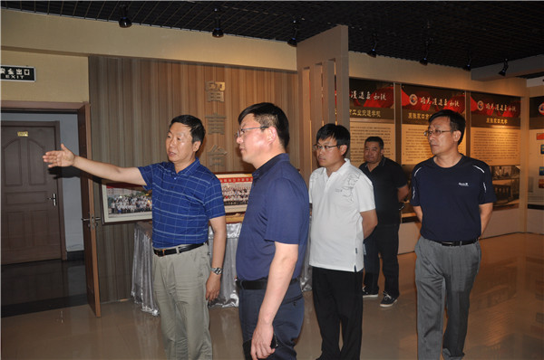 沧州市盐山县教育考察团赴万象城官网学习考察