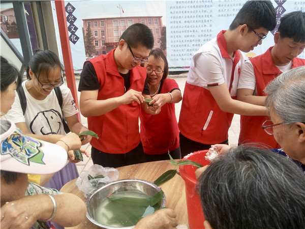 机械工程系志愿者参加社区端午节主题活动