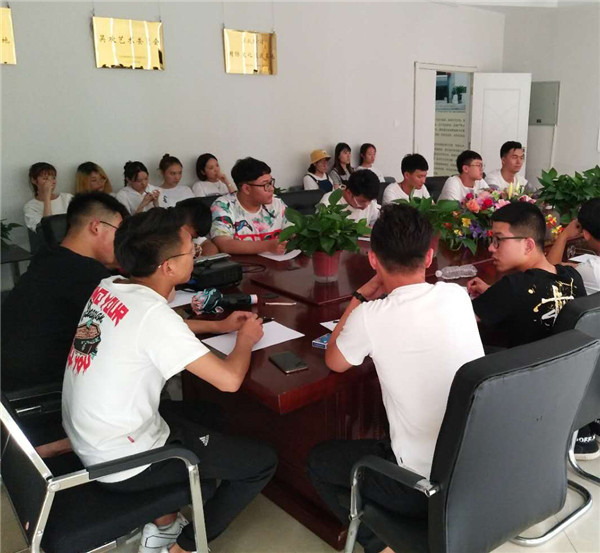 信息工程系举办文明礼仪培训活动