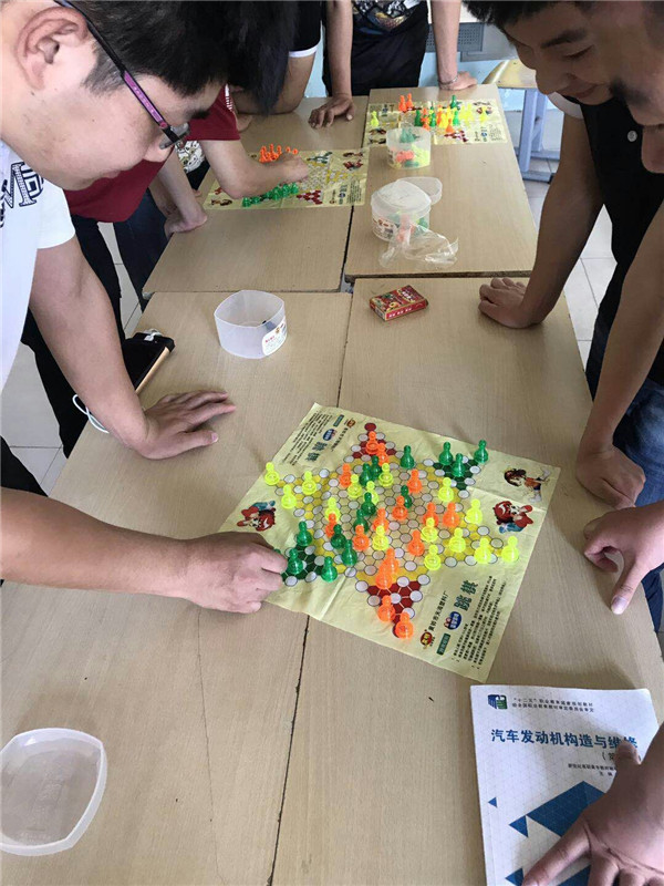 汽车工程系举办跳棋比赛