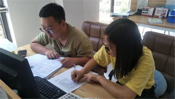 装饰艺术系协助张家口慈善义工协会开展工作