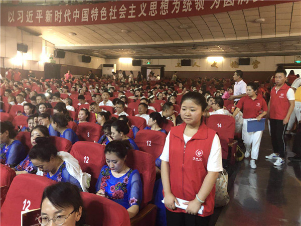 经济管理系志愿者服务我市非公领域庆“七一”红歌汇演