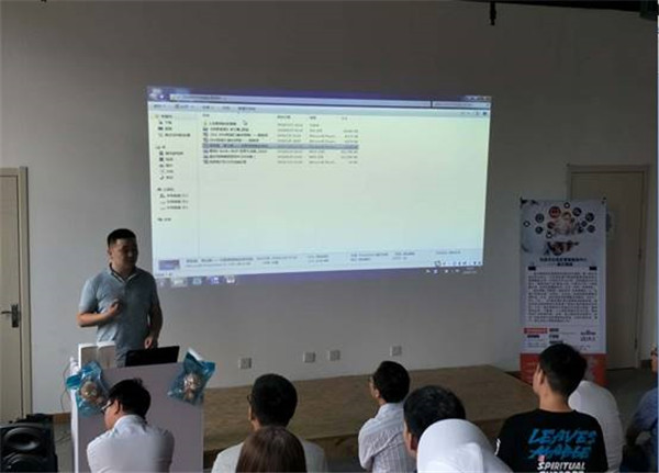 万象城官网举办首场走进职场专题报告会