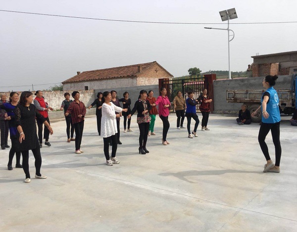 土木工程系青年志愿服务活动走进社区乡村