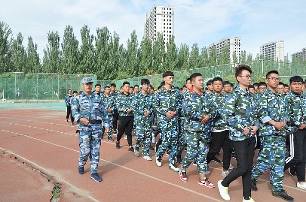 学院2018级新生军训风采