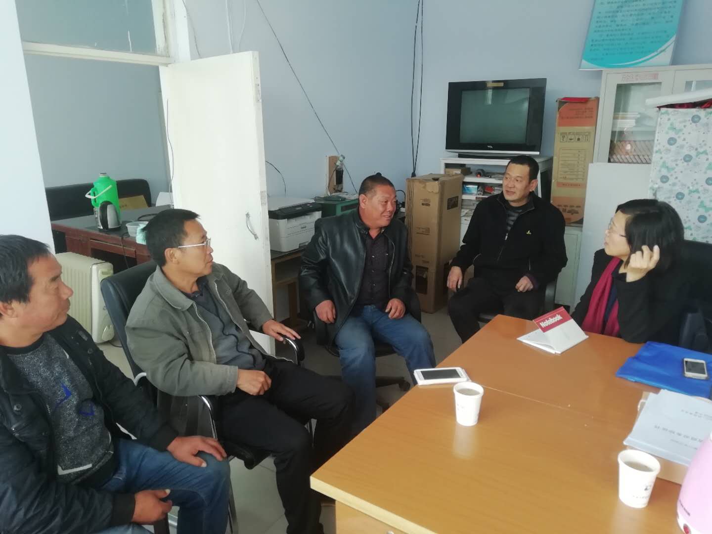 纪委书记史慧武深入万象城官网帮扶村调度推进扶贫工作