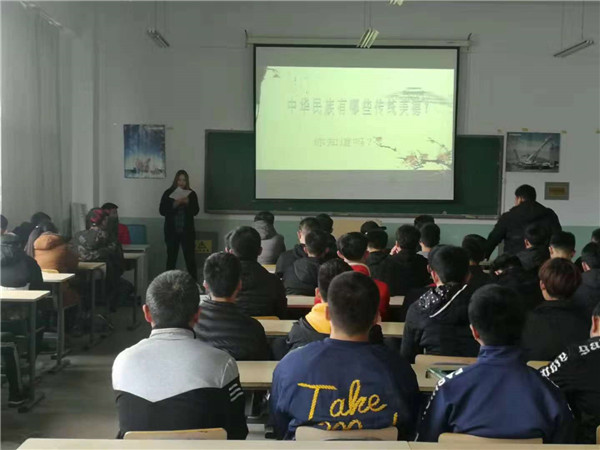 汽车系分别开展学习模范和志愿服务活动