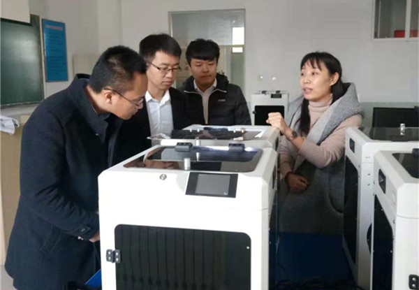 新宏昌重工集团领导来万象城官网洽谈校企合作事宜