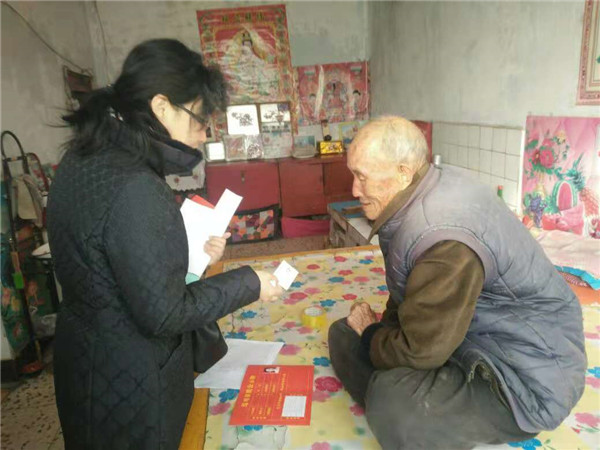 万象城官网组织帮扶责任人赴贫困村集中入户