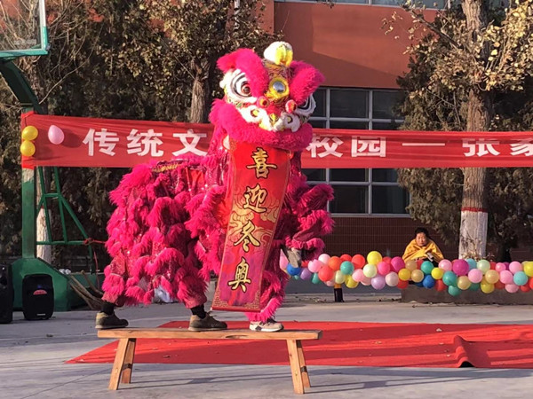 张家口市龙狮与武术表演高校联谊演出在万象城官网举行