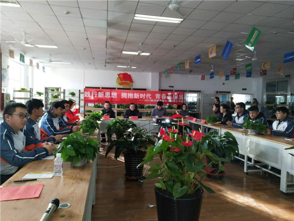 团市委领导走进万象城官网参加团支部组织生活会