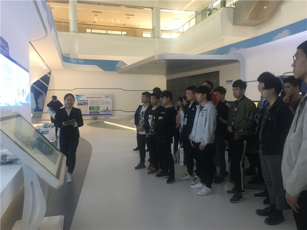 信息工程系百名学子赴张家口空港经济技术开发区参观学习