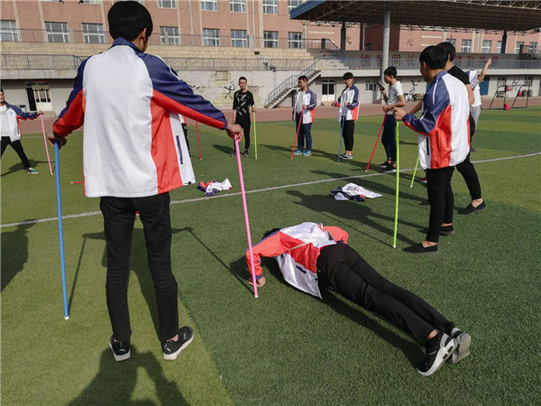 汽车工程系开展素质拓展活动