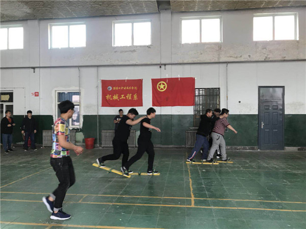 机械工程系在学生中开展素质拓展活动