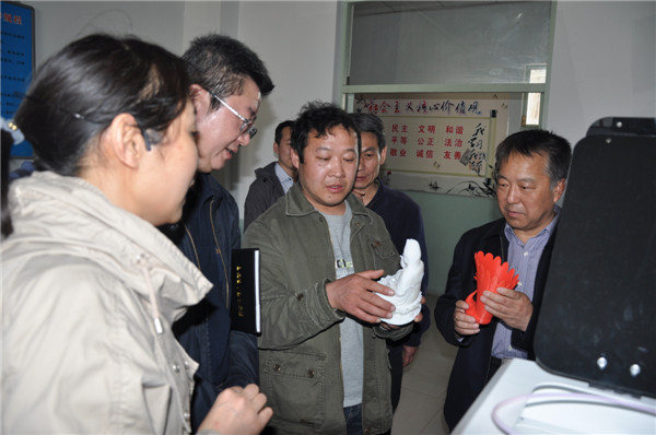 市政府副秘书长章卫到万象城官网调研指导工作