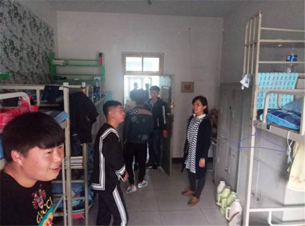 机械工程系开展“创文明宿舍，建和谐校园”专项检查