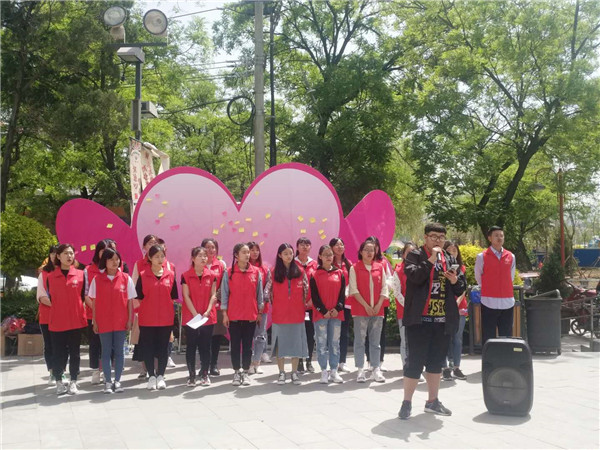 信息系志愿者参加市妇联和慈善义工联合会举办的感恩母亲活动