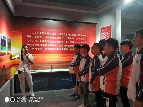 机械工程系、装饰艺术系开展“青年大学习”教育实践活动