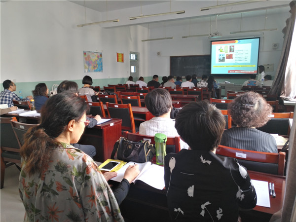社科部开展听课评课活动