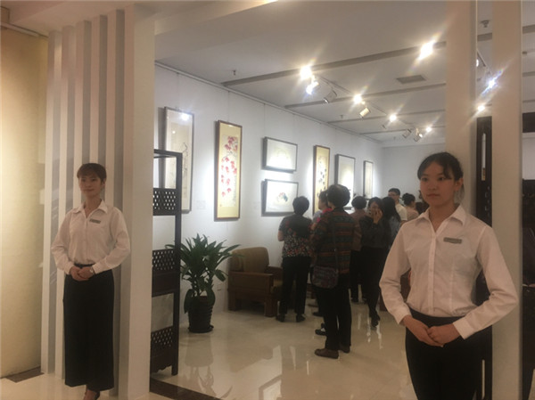 信息工程系志愿者礼仪队参加社会实践服务活动