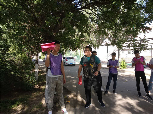 信息工程系开展心理素质拓展活动和拒绝不良校园贷团日活动