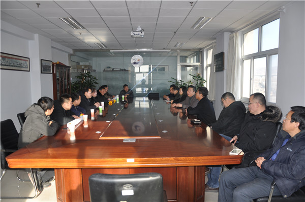 万全区北新屯乡领导率领帮扶村书记、主任来万象城官网赠送锦旗