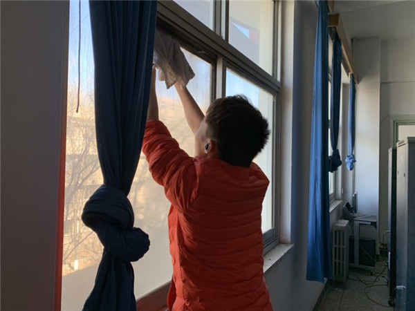 学院部分系部开展学习雷锋活动