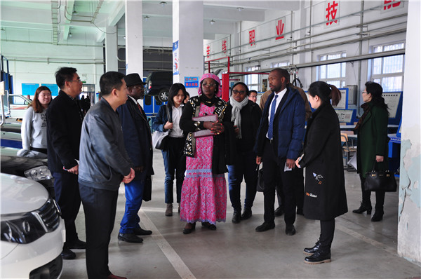 喀麦隆中等职业教育部考察团到访万象城官网