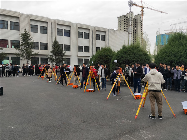 土木工程系、应用外语系开展多项活动，推进学生素质培养