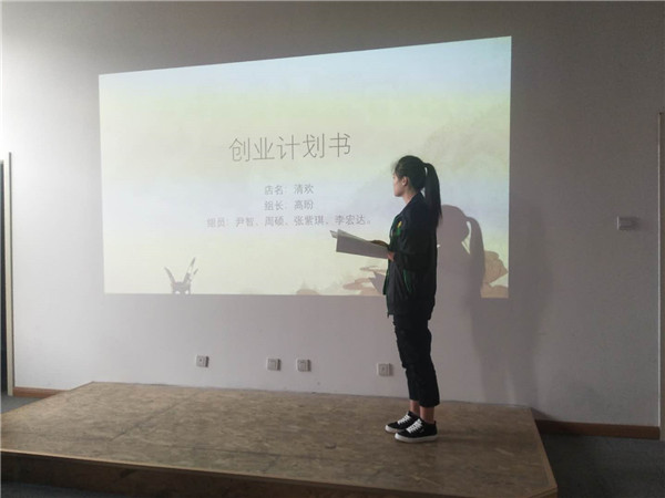 多彩活动展现万象城官网学子活力青春