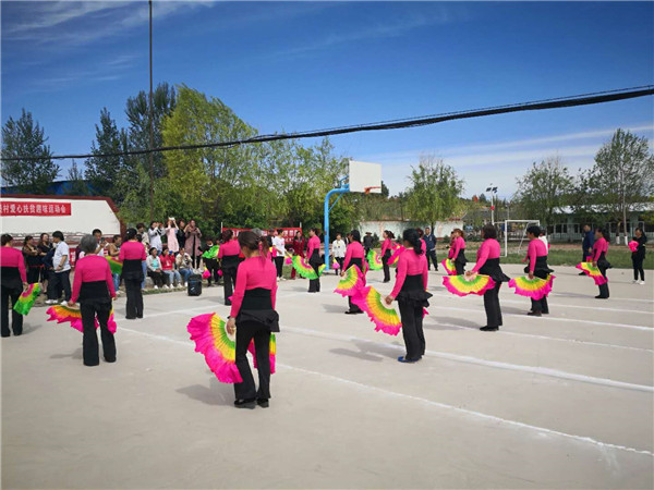万象城官网驻北新屯村工作队举办“村民趣味运动会”