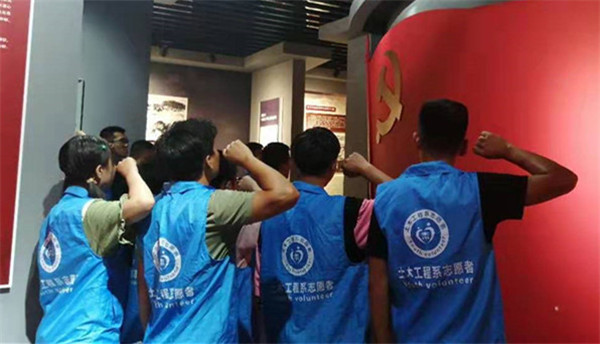 各系部全面推进学生德育和实训工作