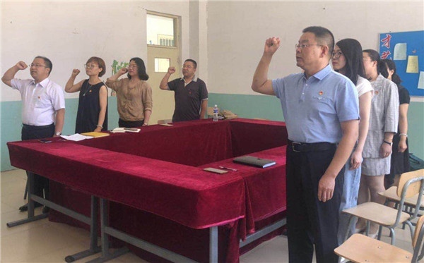 各系部广泛开展庆七一和社会志愿活动