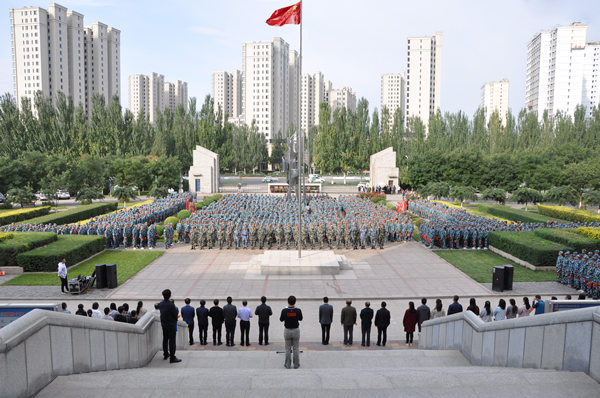 万象城官网隆重举行升国旗仪式