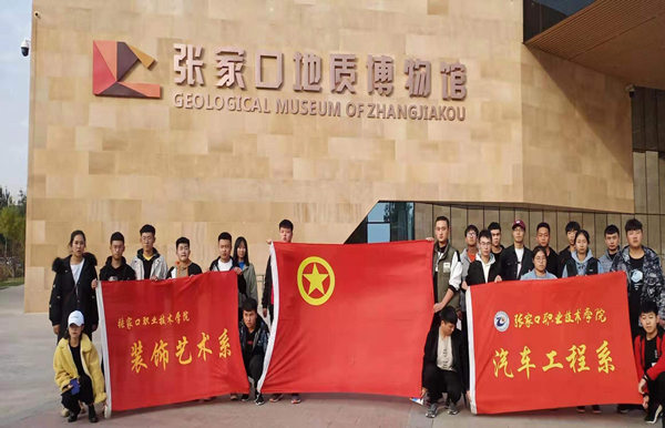 相关系部多形式开展团学建设