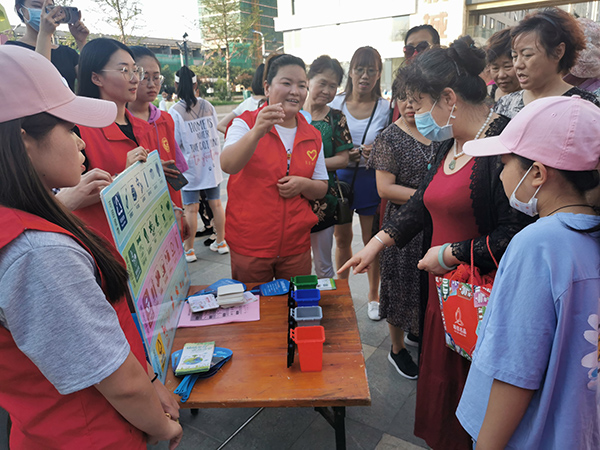 学院青年党员开展垃圾分类助力夜经济宣讲活动