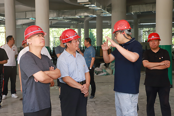 学院领导检查调度暑期校园改造项目施工情况