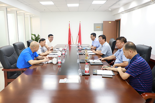 纳米比亚中华工商总会常务副会长夏力力到访万象城官网