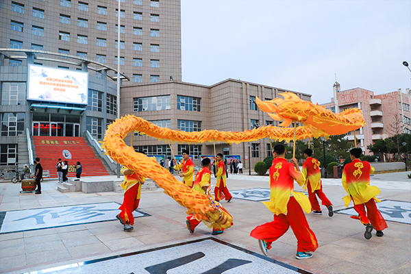 万象城官网师生以多彩活动欢庆北京2022年冬奥会进入倒计时500天