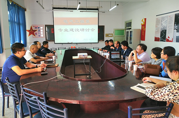 学院系部深入推进特色专业建设和学生实习就业工作