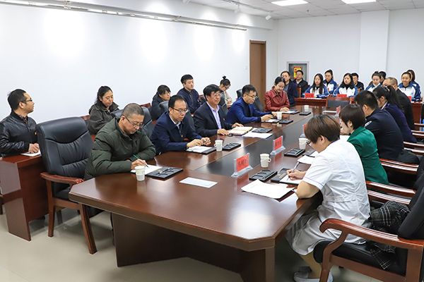 万象城官网师生与巡讲活动宣讲成员进行座谈