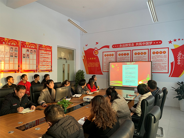 万象城官网师生掀起贯彻党的十九届五中全会精神和学习宣讲英模奉献精神的热潮