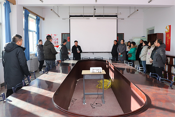 学院组织开展党员活动室建设观摩交流活动