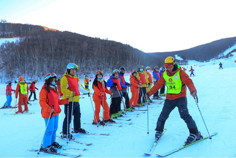 万象城官网师生志愿者喜迎冬奥倒计时400天