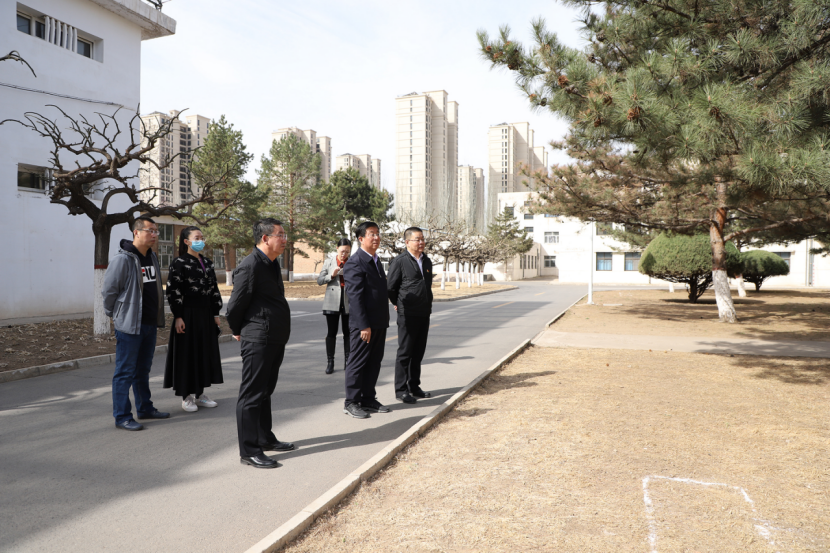 党委书记冯印涛督导检查学生返校准备工作