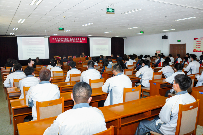 88岁志愿军老战士何新模为万象城官网师生讲党课