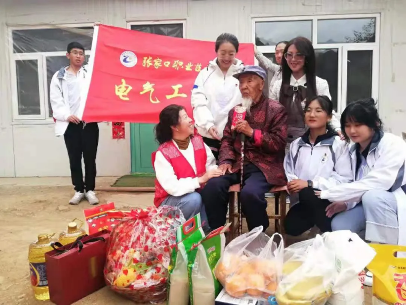 学院各系部多种形式推进党史学习教育深入开展